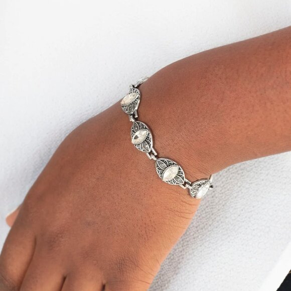 paparazzi Jewelry - Paparazzi Jewelry - Crown Privilege - White Bracelet - Vintage